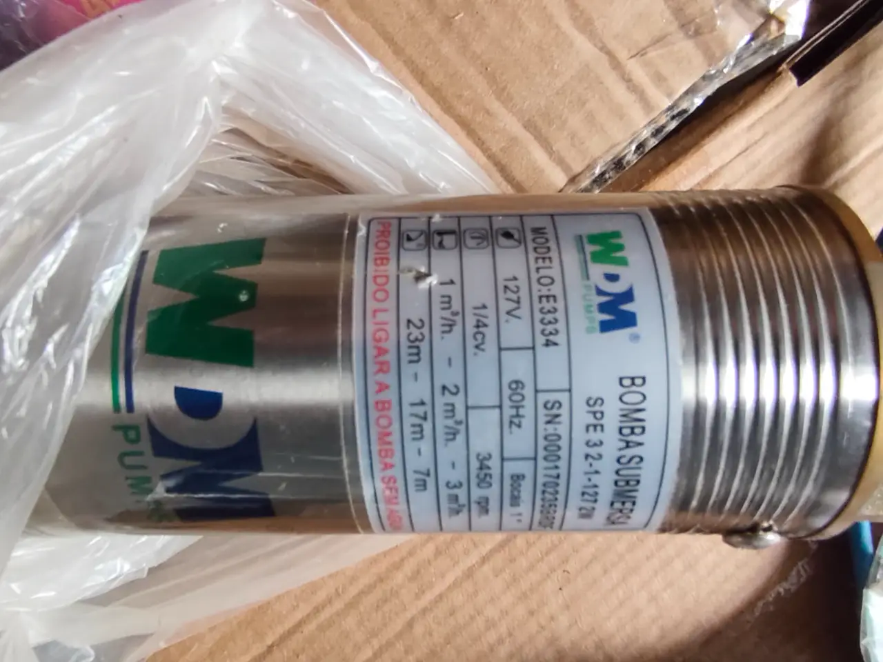 Bomba submersa nova, ainda na embalagem, pronta pra instalar