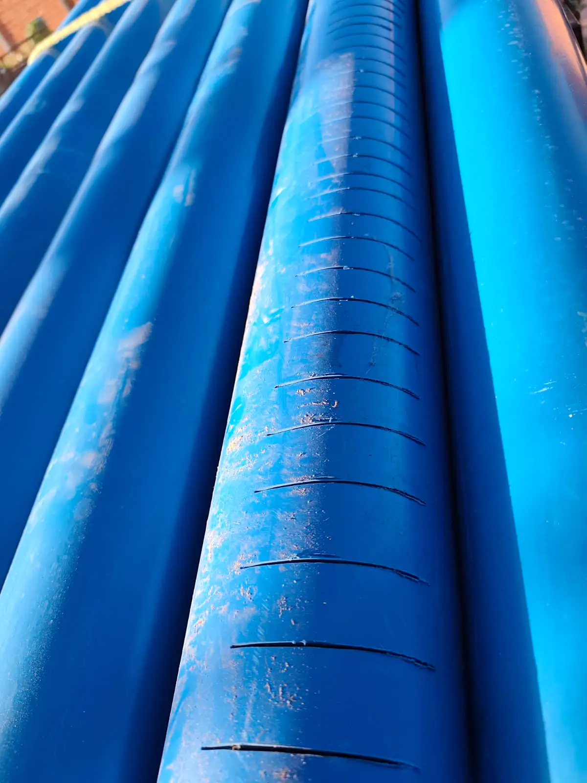 Detalhe do tubo de PVC ranhurado usado no revestimento